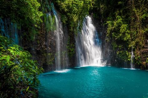  Iligan City's Tinago Falls: A Cascading Symphony of Nature and Serenity!